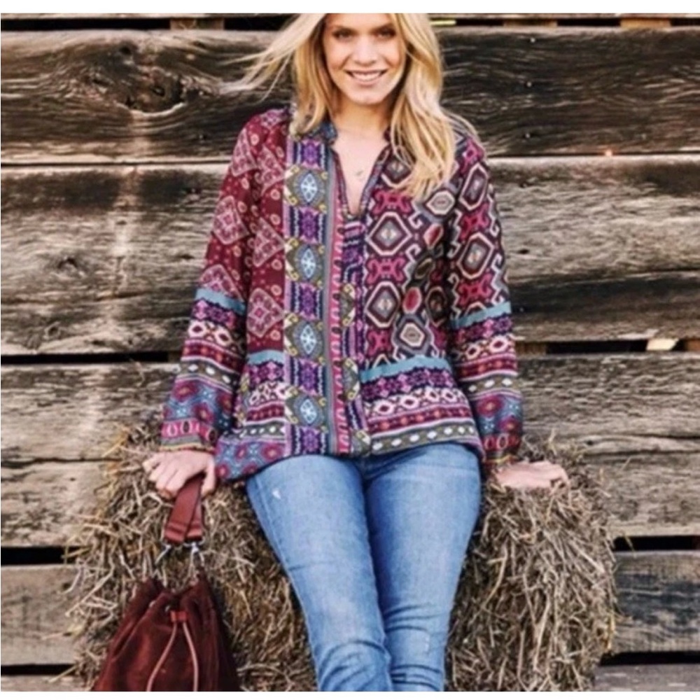 Johnny Was Emilia 100% Silk Top
Aztec
Blouse
Floral
Boho
Luxury
Designer
$235
M